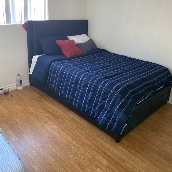 Bed ( full) - Picture 2 of 3